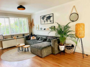 Spacious and Cozy House with Affordable Parking